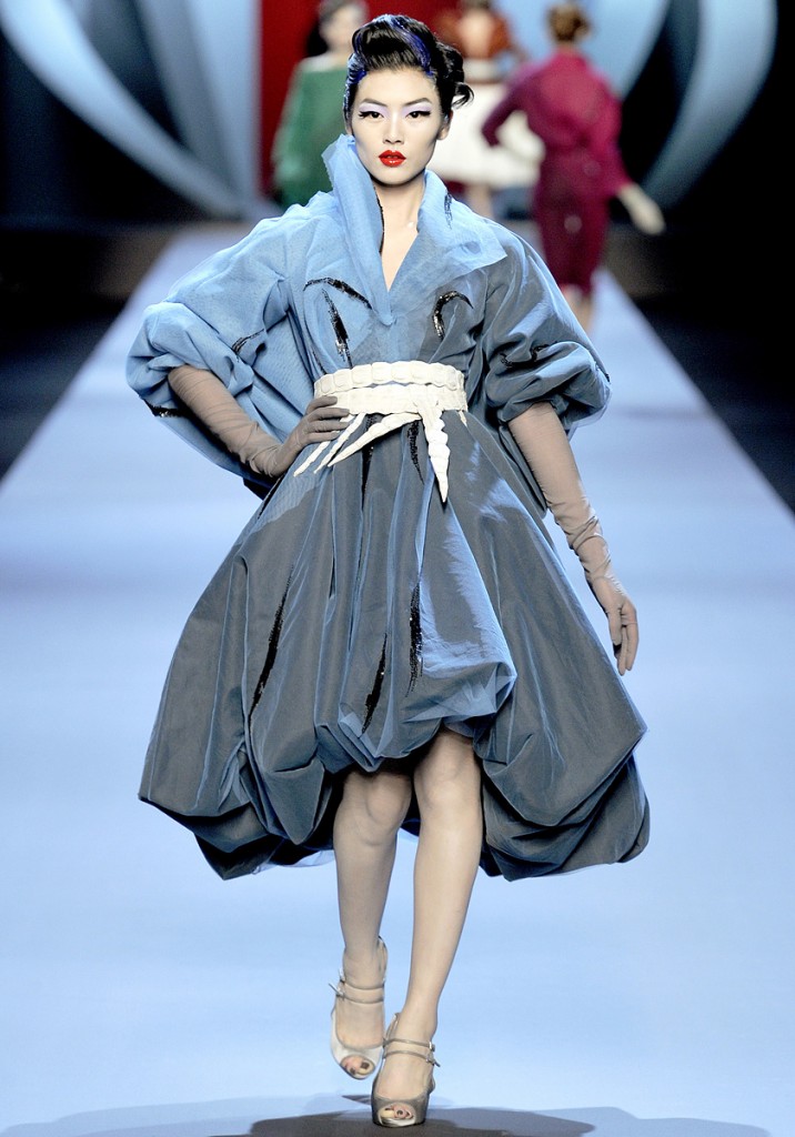 http://www.adivastateofmind.com/wp-content/uploads/2011/01/Dior-CoutureSpring2011-14_162707848029-716x1024.jpg