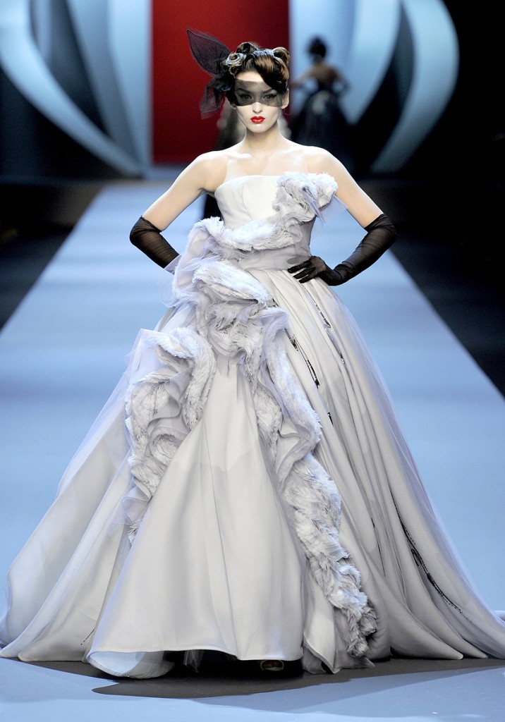 Dior CoutureSpring2011 32 162720726437 716x1024 Christian Dior Spring 2011 Haute Couture Fashion Show